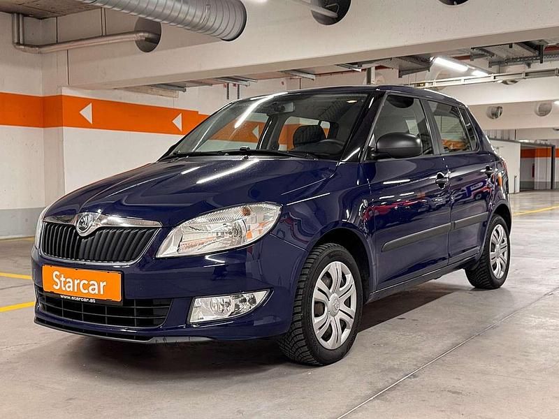 Blau Gebraucht 2015 Skoda Fabia Active Limousine | € 5.990 (Fairer Preis) - Bild 1/4
