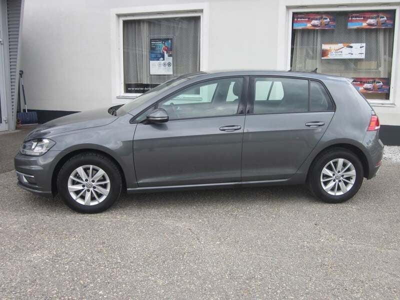 Gebraucht VW Golf VII Comfortline 115 PS (84 kW) 2019 Dunkelgrau  metallic Limousine