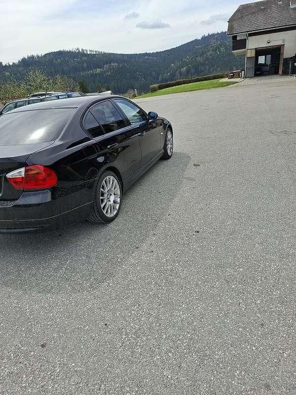 Gebraucht BMW 320 177 PS (130 kW) 2009 Limousine