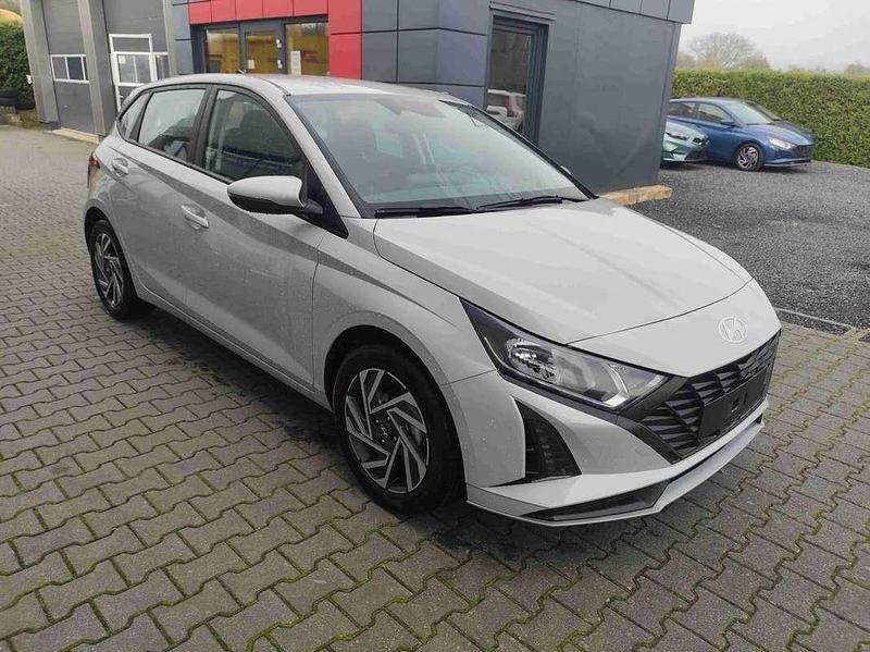 Neu Hyundai i20 79 PS (58 kW) 2025 Grau Kleinwagen