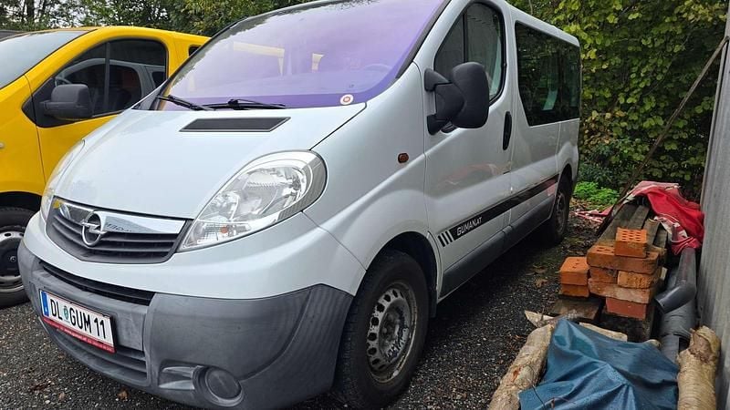 Weiß Gebraucht 2010 Opel Vivaro Van / Kleinbus | € 12.000 - Bild 1/4