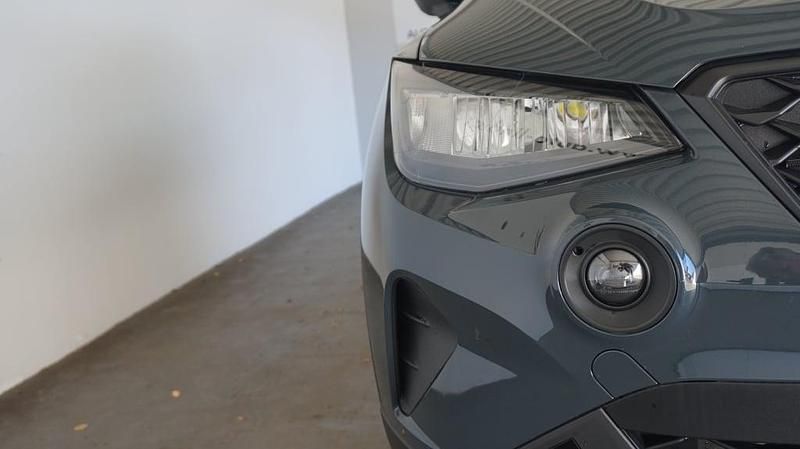 Neu Seat Arona Reference 95 PS (69 kW) 2025 Dunkelblau  normal SUV