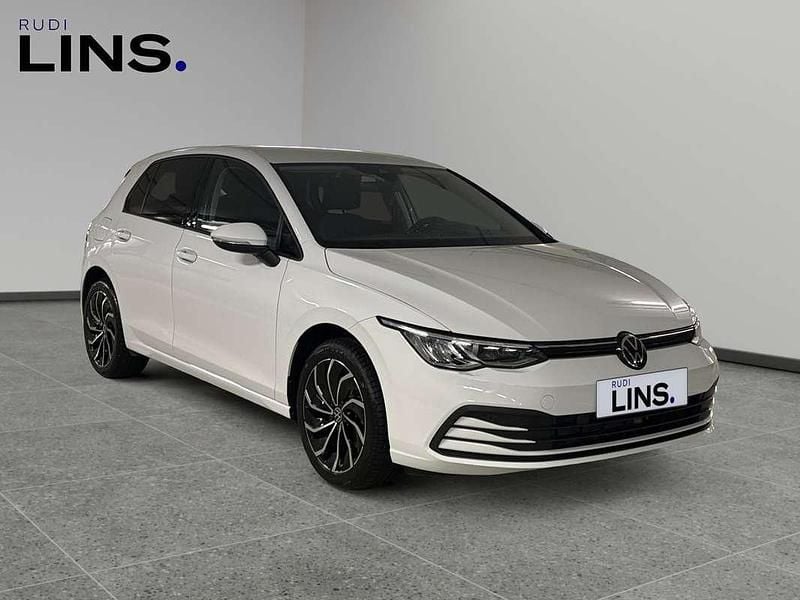 Gebraucht VW Golf 110 PS (80 kW) 2024 Weiß Limousine