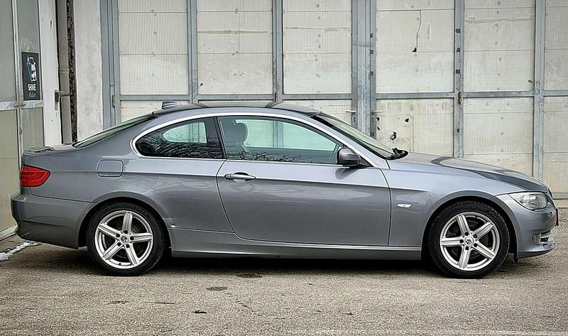 Gebraucht BMW 325 204 PS (150 kW) 2010 Grau Coupé