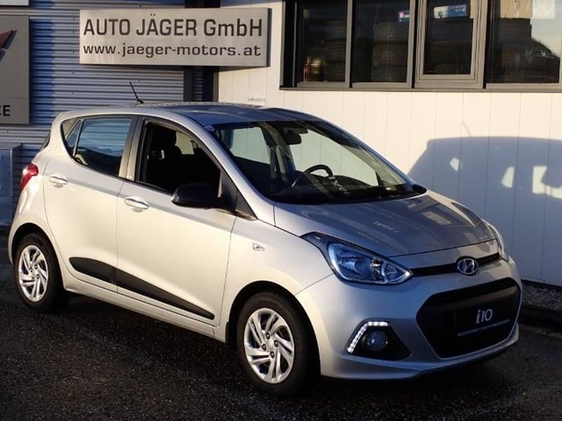 Gebraucht Hyundai i10 Blackline 67 PS (49 kW) 2015 Silber  metallic Kleinwagen