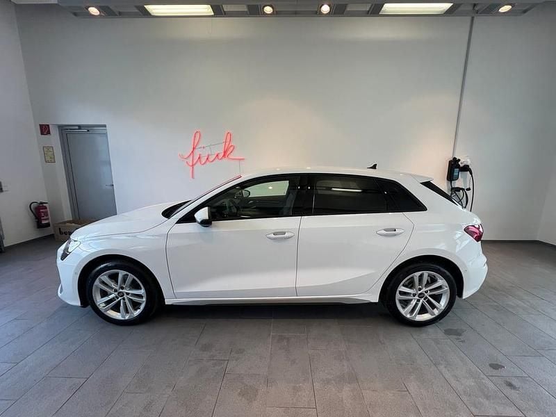 Neu Audi A3 Ambiente 116 PS (85 kW) 2025 Weiss  normal Limousine