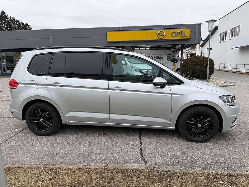Gebraucht VW Touran 122 PS (89 kW) 2022 Silber Van / Kleinbus