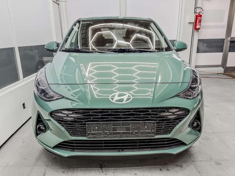 Neu Hyundai i10 Premium 77 PS (56 kW) 2025 Grau Kleinwagen