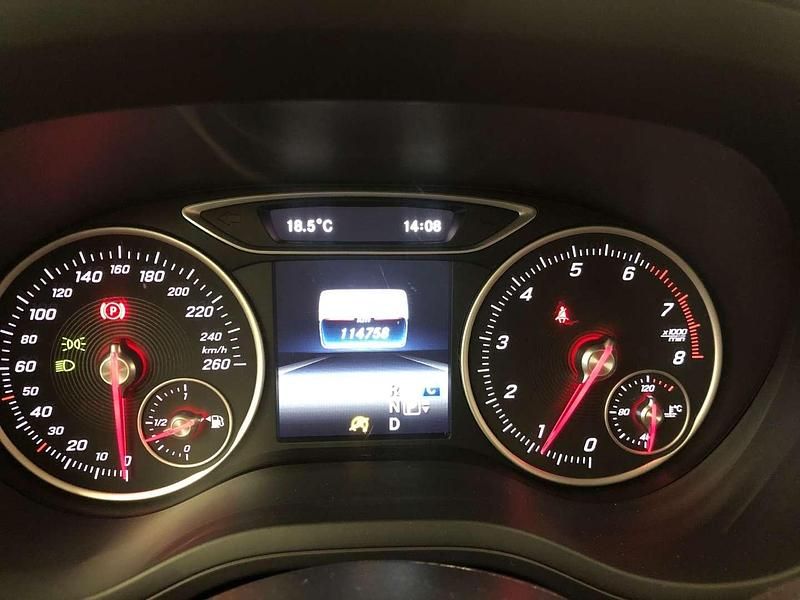 Gebraucht Mercedes B180 122 PS (89 kW) 2018 Grau Van / Kleinbus