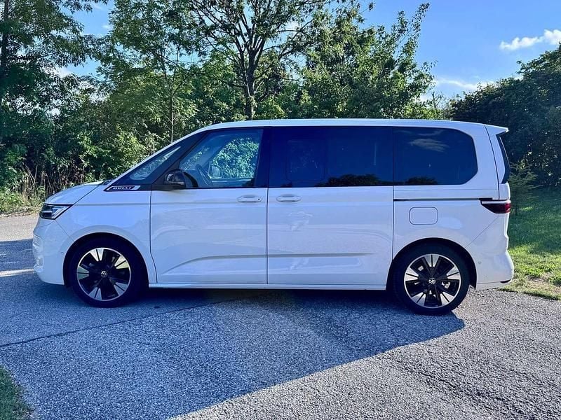 Gebraucht VW Multivan Life 224 PS (164 kW) 2023 Weiß Van