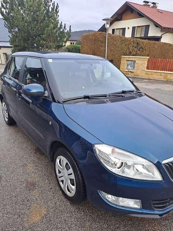 Gebraucht Skoda Fabia 60 PS (44 kW) 2012 Blau Limousine