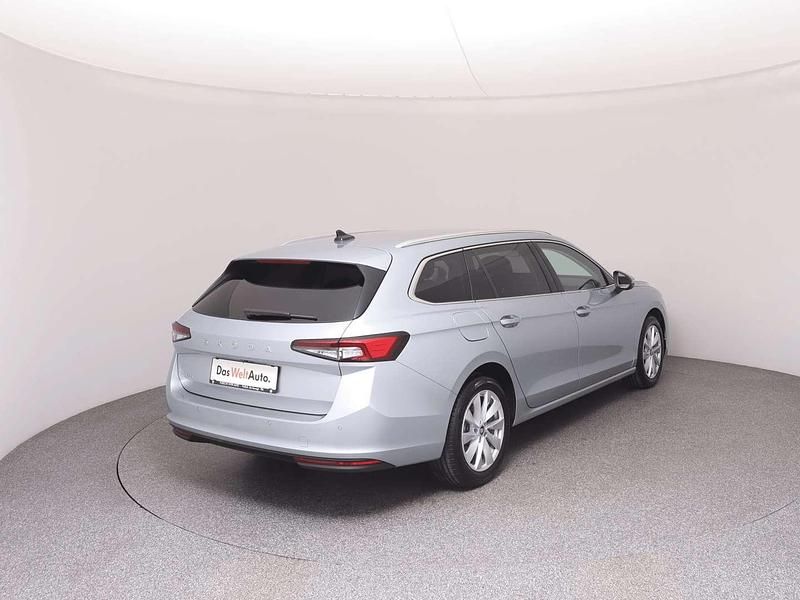 Gebraucht Skoda Superb Selection 150 PS (110 kW) 2025 Silber Kombi