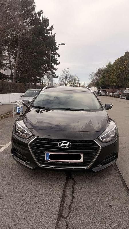 Schwarz Gebraucht 2018 Hyundai i40 Kombi | € 15.000 - Bild 1/4