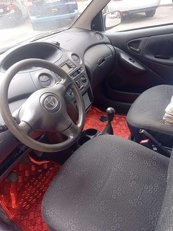 Gebraucht Toyota Yaris 75 PS (55 kW) 2004 Limousine