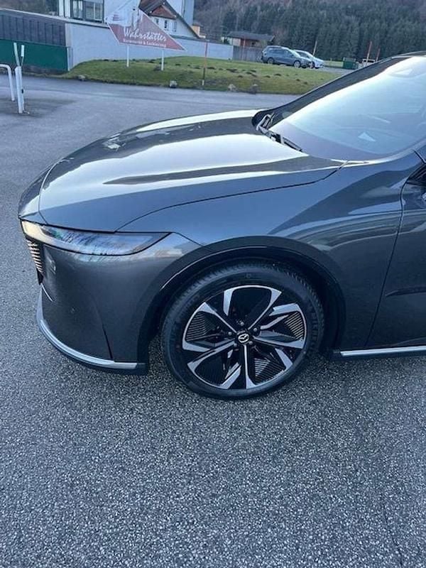 Neu Mazda 6e Takumi-Line 189 kW (258 PS) 2025 Grau Limousine