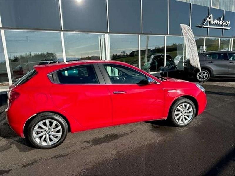 Gebraucht Alfa Romeo Giulietta Distinctive 105 PS (77 kW) 2015 Rot Kleinwagen
