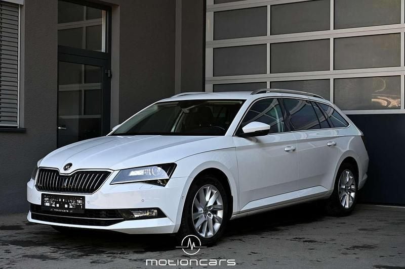 Weiß Gebraucht 2017 Skoda Superb Style Kombi | € 20.480 (Superpreis) - Bild 1/4