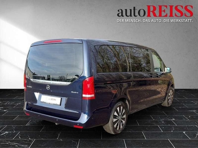 Gebraucht Mercedes V220 163 PS (119 kW) 2021 Blau Van / Kleinbus