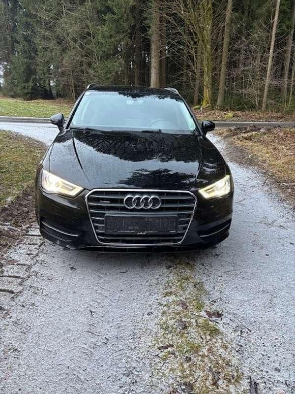 Schwarz Gebraucht 2015 Audi A3 Ambition Limousine | € 15.490 (Fairer Preis) - Bild 1/4