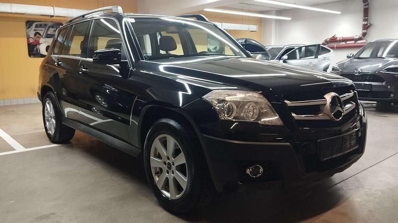 Schwarz Gebraucht 2009 Mercedes GLK350 SUV | € 14.860 (Fairer Preis) - Bild 1/4
