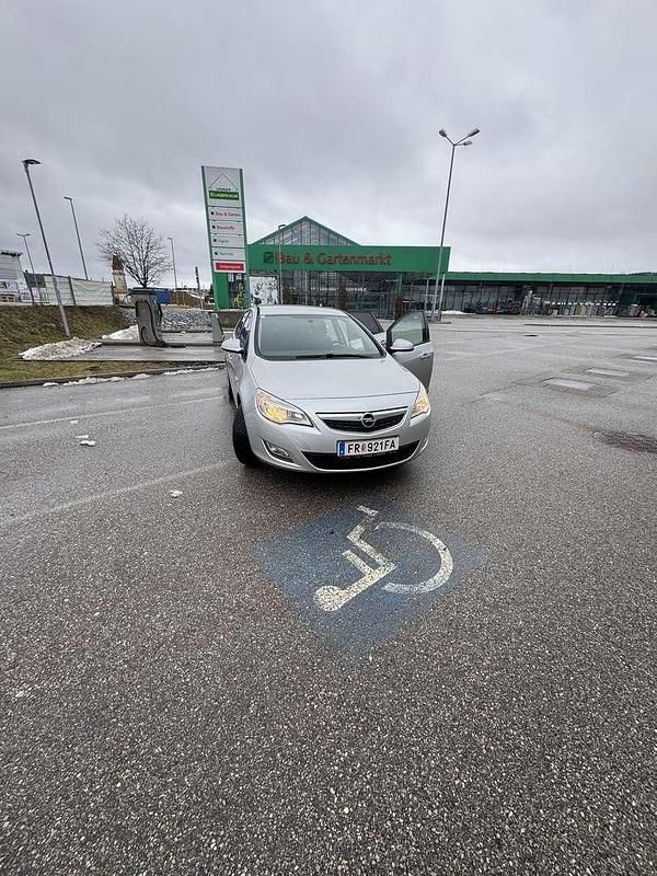 Gebraucht Opel Astra 101 PS (74 kW) 2010 Grau Kombi