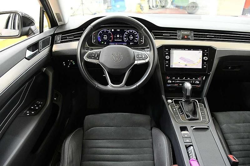Gebraucht VW Passat Elegance 150 PS (110 kW) 2022 Schwarz Kombi