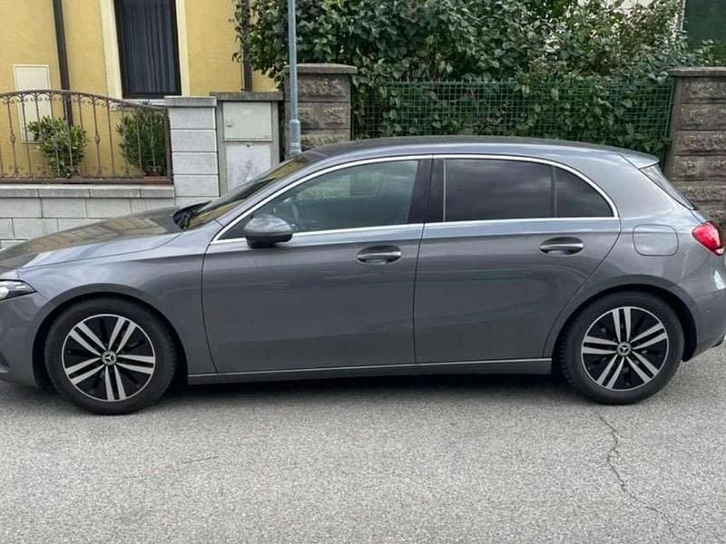 Gebraucht Mercedes A180 136 PS (100 kW) 2020 Grau Limousine