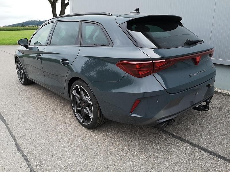 Neu Cupra Leon VZ 333 PS (244 kW) 2025 Blau Kombi