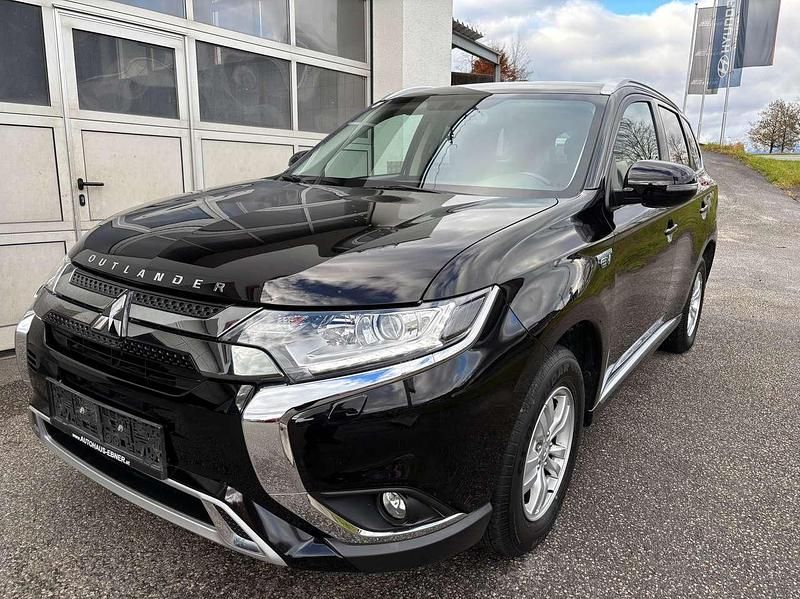 Schwarz Gebraucht 2020 Mitsubishi Outlander SUV | € 23.790 - Bild 1/4