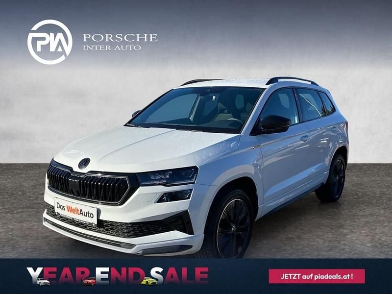 Weiss metallic Gebraucht 2022 Skoda Karoq SportLine SUV | € 26.790 (Fairer Preis) - Bild 1/4