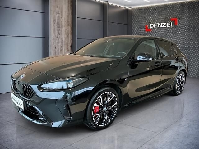 Saphirschwarz met. Gebraucht 2025 BMW 120 M Sport Kleinwagen | € 41.890 (Fairer Preis) - Bild 1/4