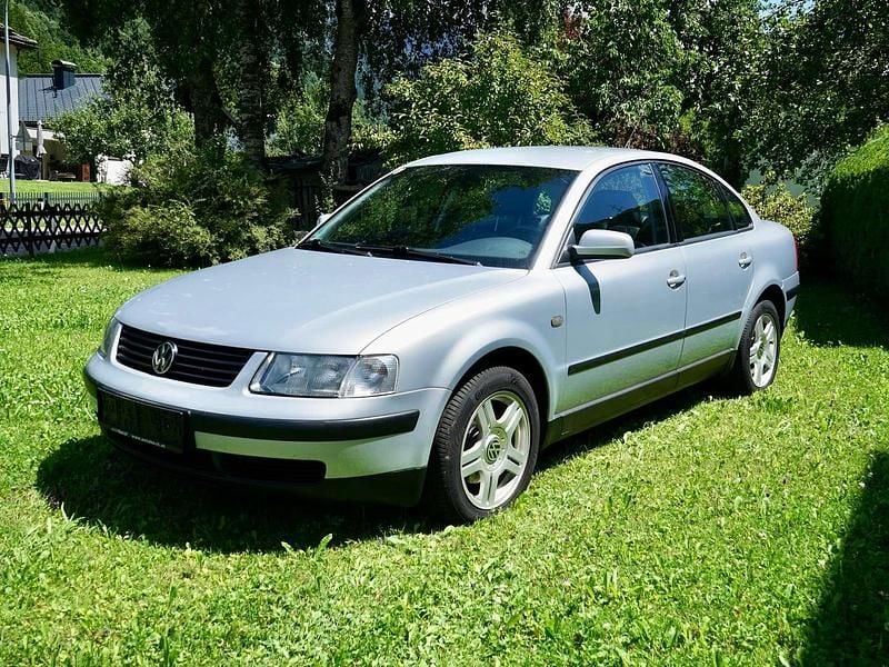 Silber Gebraucht 1998 VW Passat Highline Limousine | € 5.900 - Bild 1/4