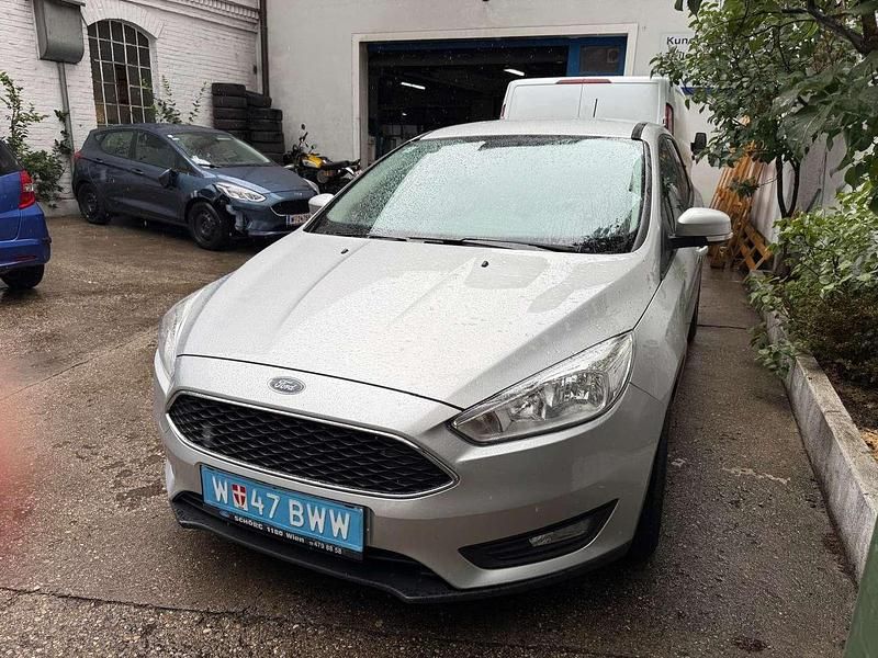Gebraucht Ford Focus Trend 95 PS (69 kW) 2018 Silber Kombi