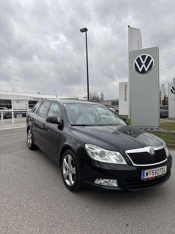 Gebraucht Skoda Octavia Elegance 122 PS (89 kW) 2010 Kombi