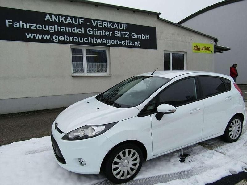 Gebraucht Ford Fiesta Trend 60 PS (44 kW) 2011 Weiß Kleinwagen