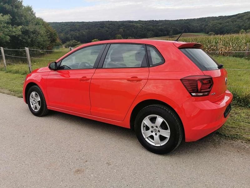 Gebraucht VW Polo Comfortline 80 PS (58 kW) 2019 Rot Limousine