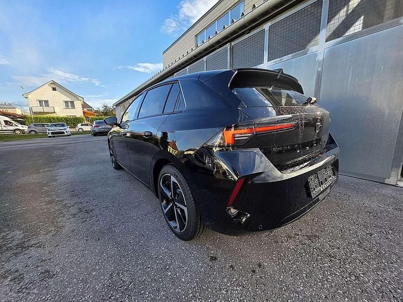 Neu Opel Astra 131 PS (96 kW) 2025 Schwarz Limousine