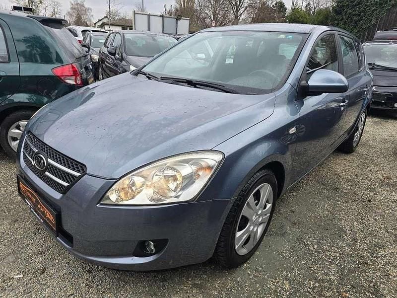 Blau Gebraucht 2007 Kia Ceed Kleinwagen | € 3.490 (Etwas zu teuer) - Bild 1/4