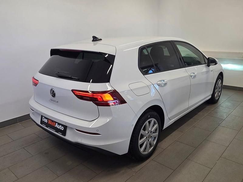 Neu VW Golf VIII 115 PS (84 kW) 2026 Weiss  normal Limousine