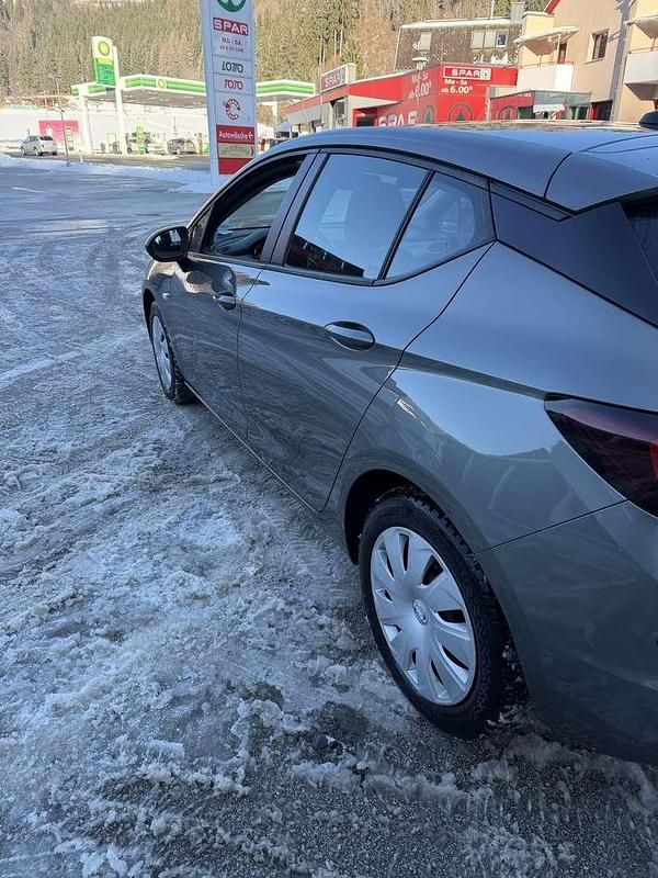 Gebraucht Opel Astra Edition 105 PS (77 kW) 2018 Kombi