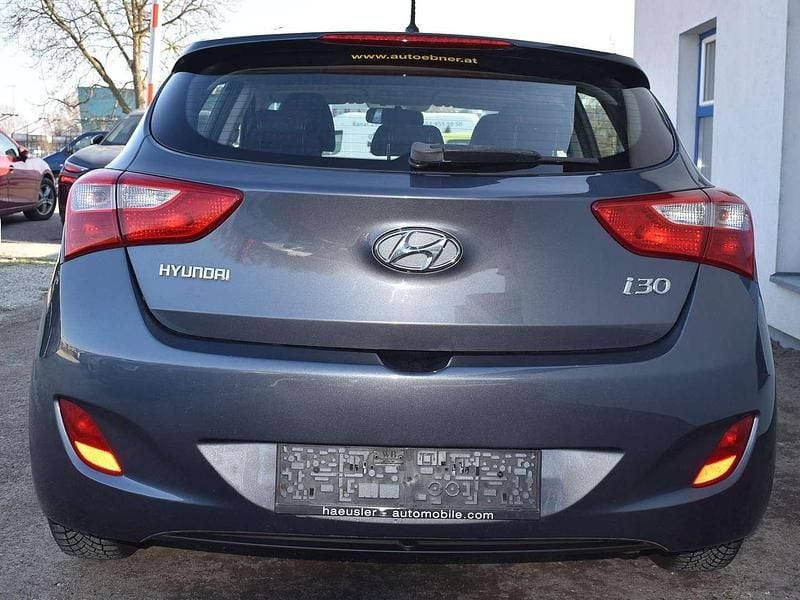 Gebraucht Hyundai i30 Life 99 PS (72 kW) 2017 Grau Limousine