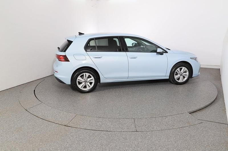 Gebraucht VW Golf VIII Life 116 PS (85 kW) 2025 Dunkelblau  normal Limousine