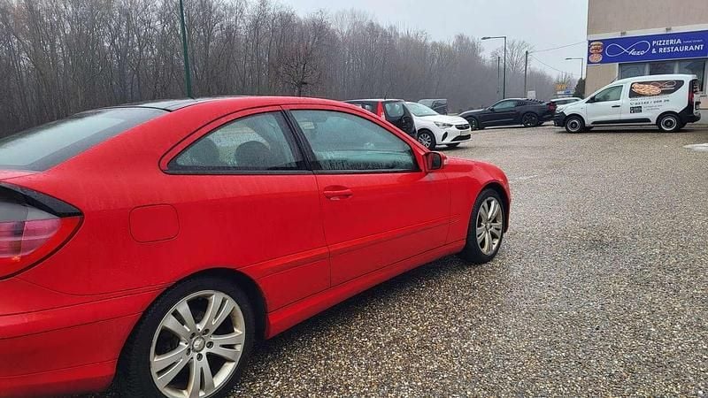 Gebraucht Mercedes C220 143 PS (105 kW) 2002 Rot Coupé