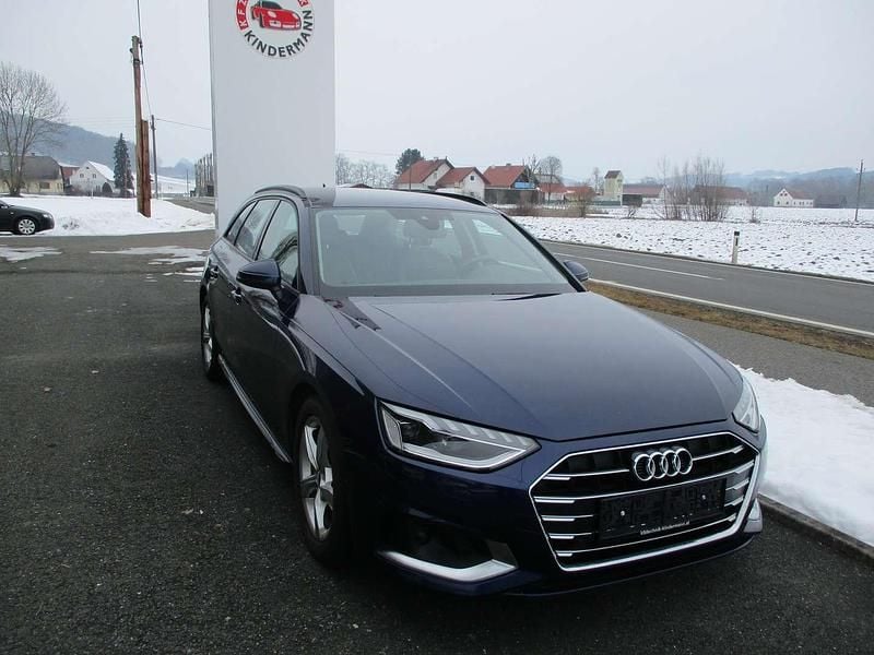 Gebraucht Audi A4 Advanced 163 PS (119 kW) 2020 Blau Kombi