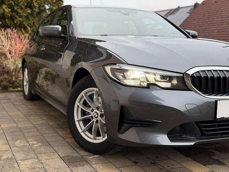Gebraucht BMW 316 122 PS (89 kW) 2021 Grau Limousine