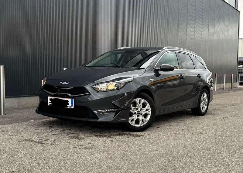 Grau Gebraucht 2021 Kia Ceed Sportswagon Silver Kombi | € 17.200 (Etwas zu teuer) - Bild 1/4