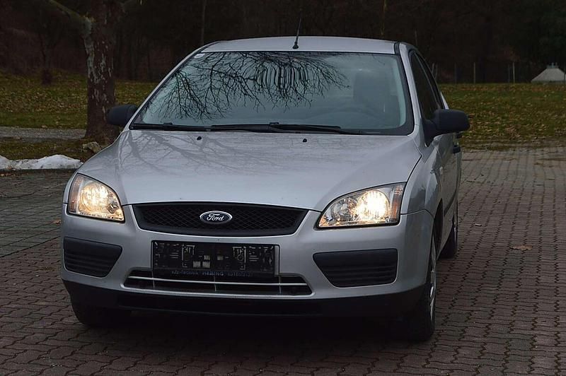 Gebraucht Ford Focus Ambiente 80 PS (58 kW) 2007 Grau Limousine