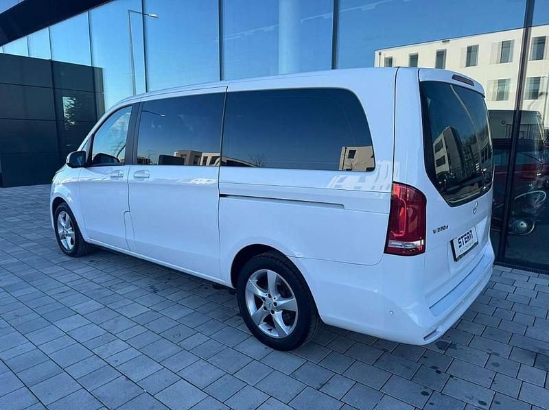 Gebraucht Mercedes V220 163 PS (119 kW) 2022 Weiß Van / Kleinbus