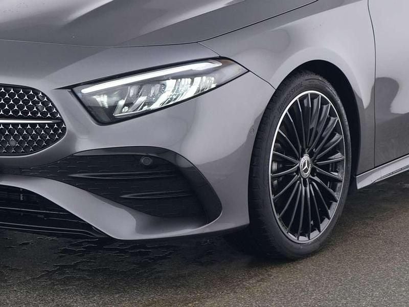 Gebraucht Mercedes A200 AMG line 163 PS (119 kW) 2024 Grau Limousine