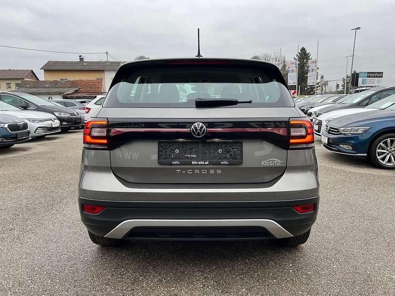 Gebraucht VW T-Cross Life 116 PS (85 kW) 2021 Grau SUV
